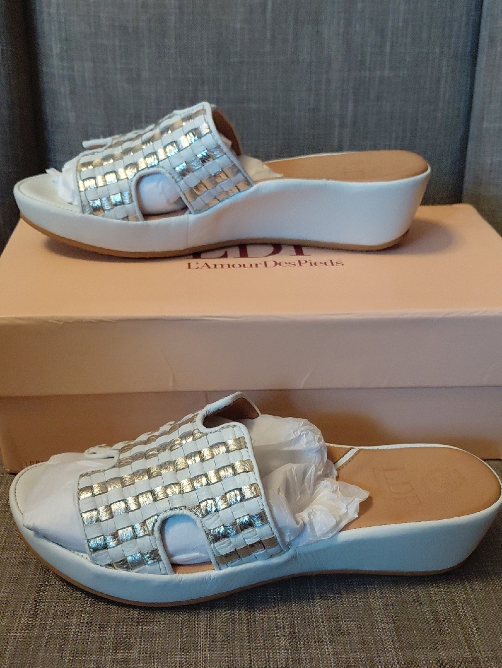 L'AMOUR DES PIEDS Cusaro Women's White leather Slip On Sandals Size 6.5